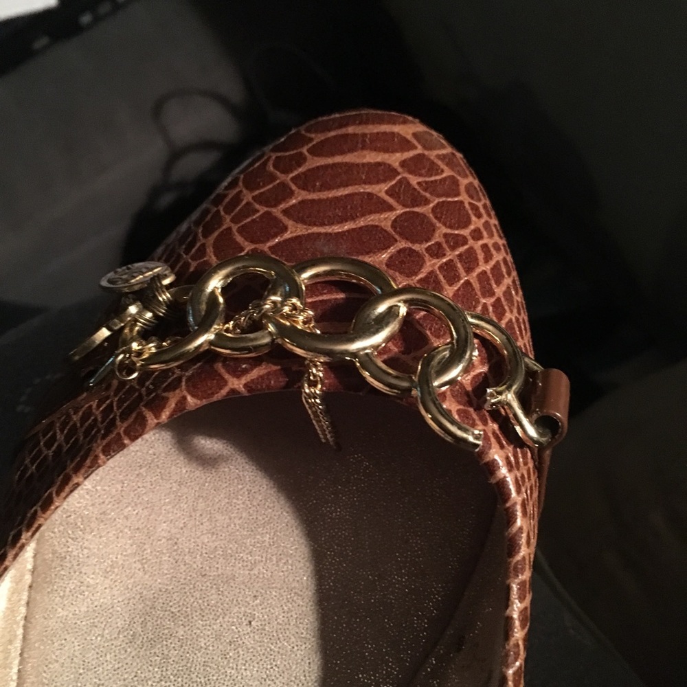 Shoes size 10